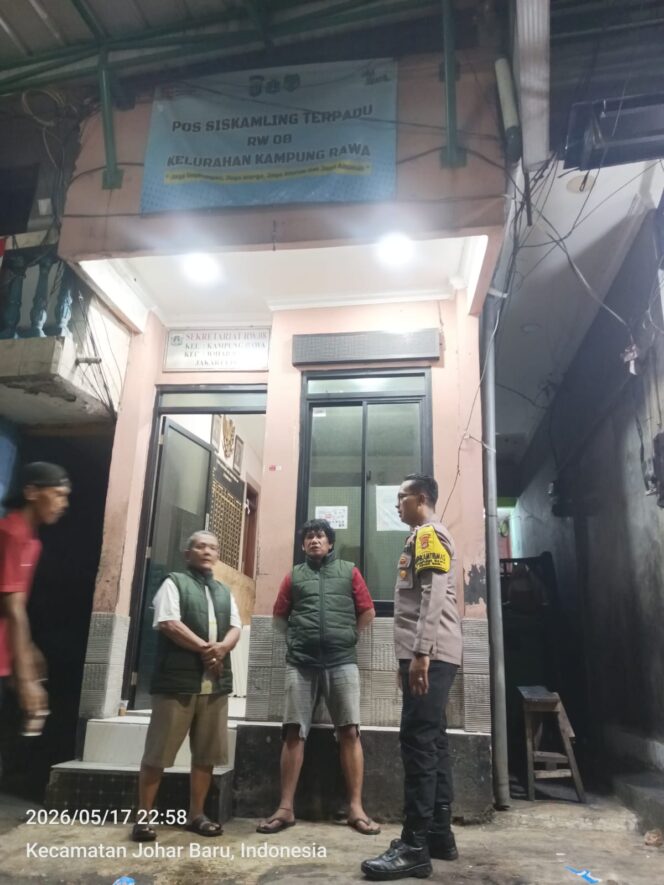 
					Malam Tak Jadi Celah Kejahatan, Polisi dan Satkamling RW 08 Kampung Rawa Perketat Kewaspadaan