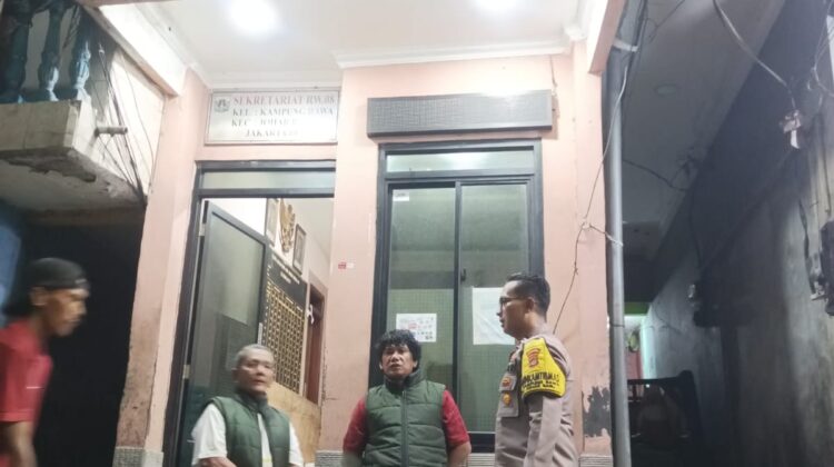 Malam Tak Jadi Celah Kejahatan, Polisi dan Satkamling RW 08 Kampung Rawa Perketat Kewaspadaan