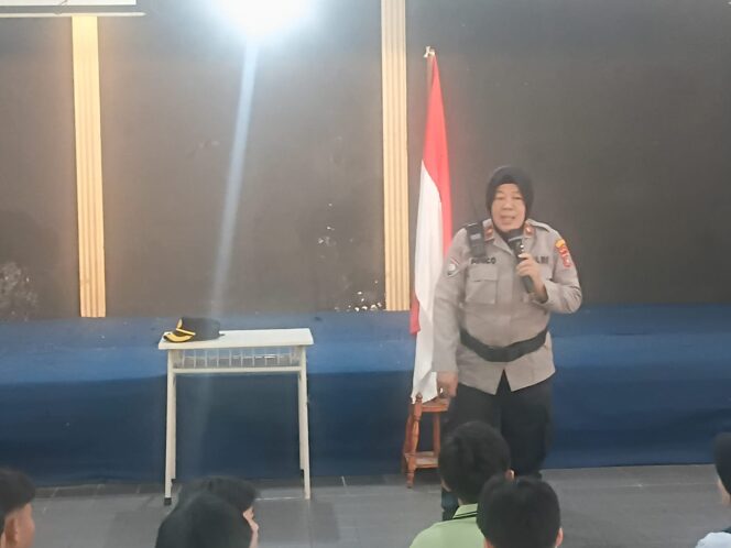 
					Cegah Kenakalan Remaja, Kanit Binmas Jadi Pembina Apel di Sekolah Hati Suci