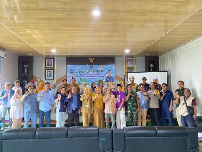 
					Babinsa Koramil Cikupa Monitoring Pengelolaan Sampah TPS 3R di Bunder