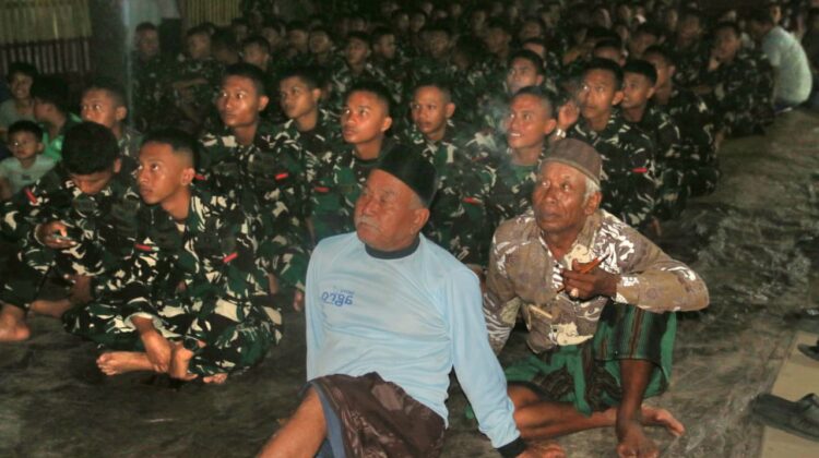 Kebersamaan Satgas TMMD dan Warga Desa Godo Terjalin Hangat Lewat Nobar Bareng