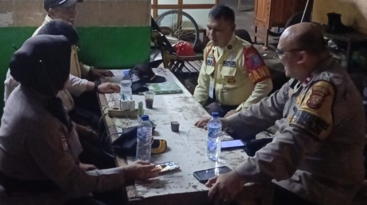 Kanit Binmas Bersama Bhabinkamtibmas Berikan Himbauan Kamtibmas Kepada Satpam Pasar Blok F Tanah Abang
