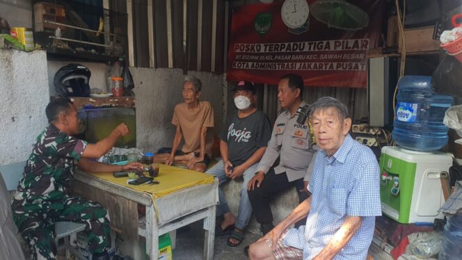 
					Ngobrol Santai Bhabinkamtibmas, Babinsa Dan Warga” Cegah Gangguan Kamtibmas