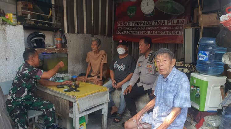 Ngobrol Santai Bhabinkamtibmas, Babinsa Dan Warga” Cegah Gangguan Kamtibmas