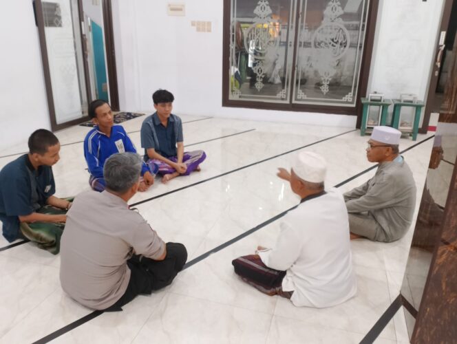 
					Pembinaan Bhabinkamtibmas Kepada Remaja Eks Tawuran di Kartini, Polisi Gandeng Tokoh Agama