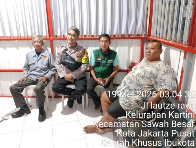 
					Bhabinkamtibmas Kelurahan Kartini Sambangi Pos Satkamling RW 06, Cegah Kerawanan Wilayah Jelang Subuh