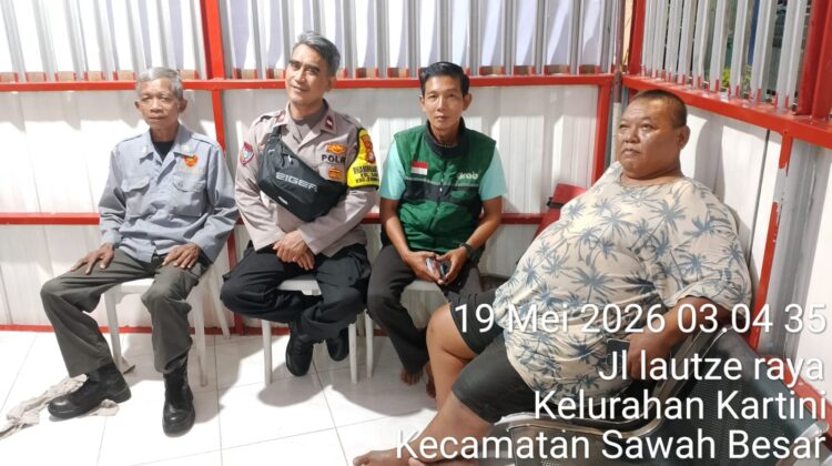 Bhabinkamtibmas Kelurahan Kartini Sambangi Pos Satkamling RW 06, Cegah Kerawanan Wilayah Jelang Subuh