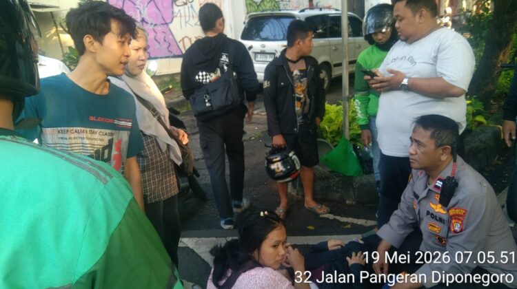 Gerak Cepat Kapolsubsektor Latuharhari Tolong Korban Laka Di Tl Bank Mandiri Menteng
