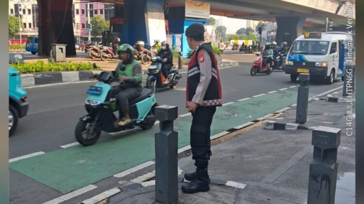 Polsek Senen Intensifkan Pengaturan Lalin dan Antisipasi Kejahatan Jalanan di Pagi Hari