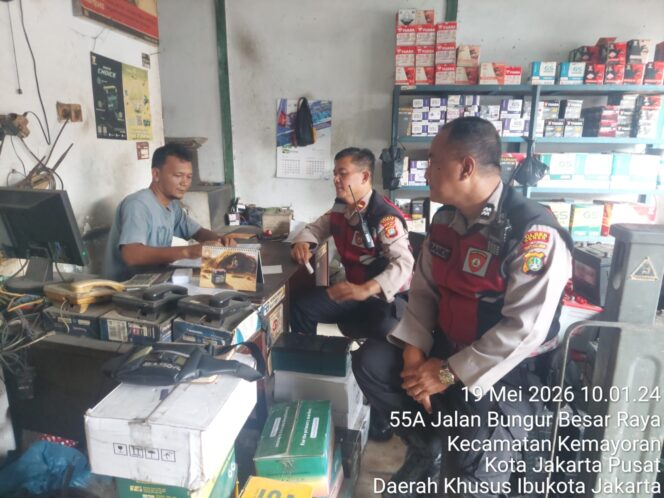 
					Patroli Dialogis Samapta Polsek Senen Sambangi Pedagang dan Pelaku Usaha di Bungur