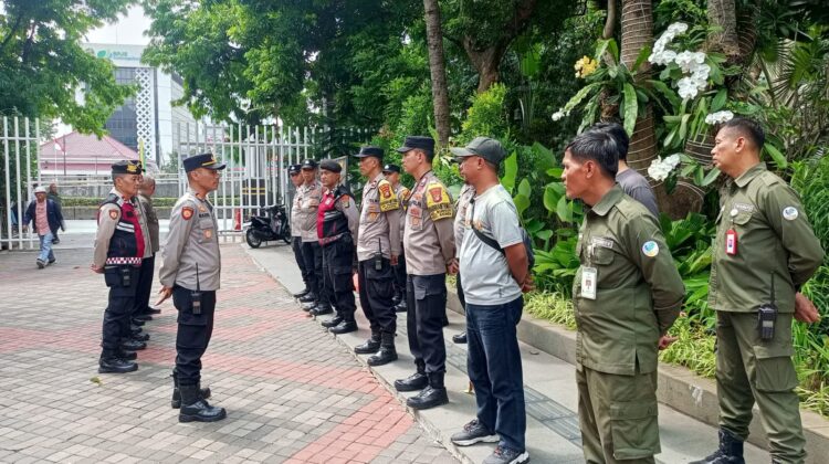 Polsek Senen Gelar Apel Pengamanan Aksi Mahasiswa di Kemensos RI