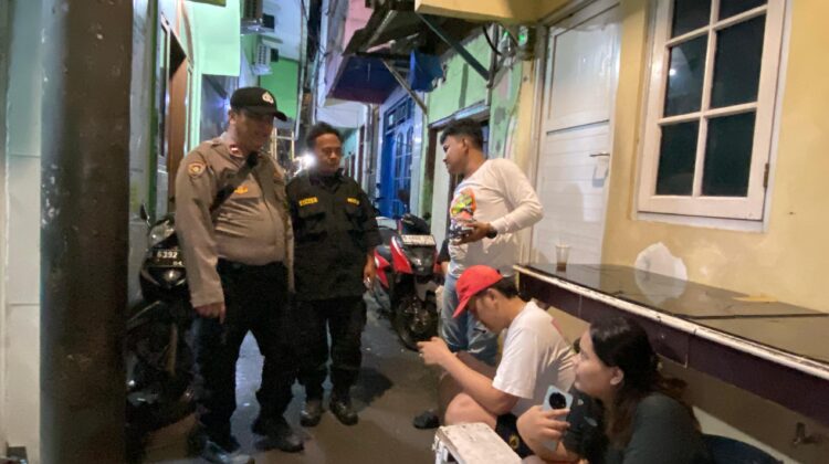 Tak Kenal Lelah Menjaga Kamtibmas, Polisi dan Linmas Kompak Patroli Demi Kenyamanan Warga