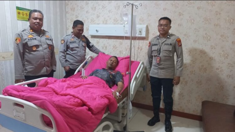 Wujud Kepedulian dan Kekeluargaan, Personel Polsek Metro Menteng Besuk Kanit Samapta di RS Polri
