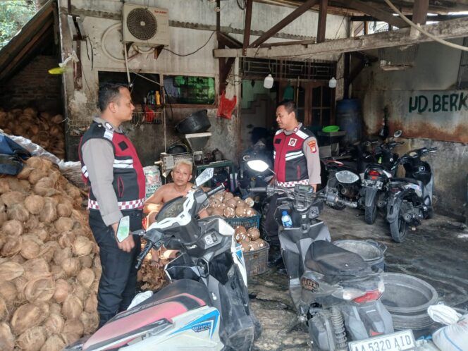 
					Patroli Humanis Unit Samapta Polsek Kemayoran, Hadir Mendengar dan Menjaga Warga
