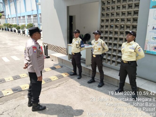 
					Perkuat Pengamanan Objek Vital, Bhabinkamtibmas Sambangi Pergudangan Kemenkes RI di Johar Baru