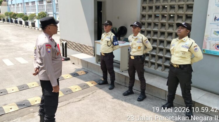 Perkuat Pengamanan Objek Vital, Bhabinkamtibmas Sambangi Pergudangan Kemenkes RI di Johar Baru