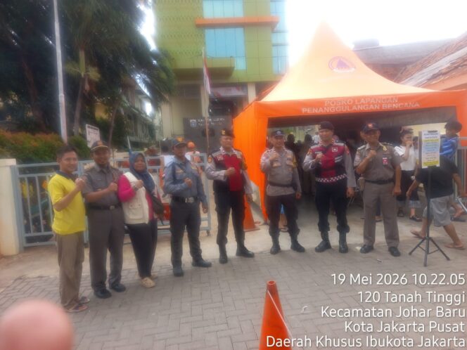 
					Patroli Jalan Kaki Samapta Polsek Johar Baru Amankan Pembagian Sembako di Tanah Tinggi