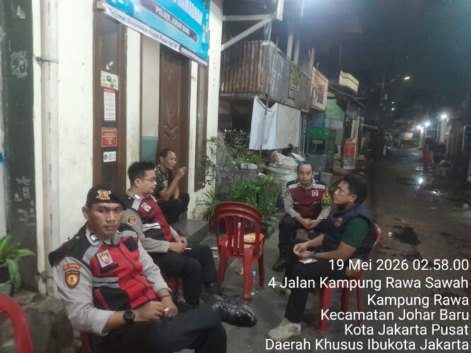 
					Langkah Senyap Patroli Dini Hari, Polisi dan Warga Kampung Rawa Bersatu Jaga Kamtibmas