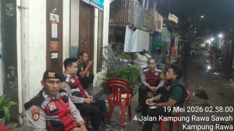 Langkah Senyap Patroli Dini Hari, Polisi dan Warga Kampung Rawa Bersatu Jaga Kamtibmas
