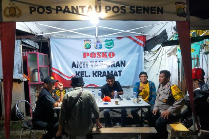 
					Bhabinkamtibmas Kramat Bersama Warga Gelar Harkamtibmas di Pos Pantau Anti Tawuran Kramat Pulo