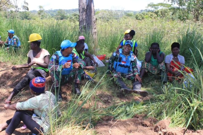 
					Prajurit Garuda INDORDB XXXIX-G MONUSCO Tebar Bakti Nyata di Pelosok Desa Boga Afrika