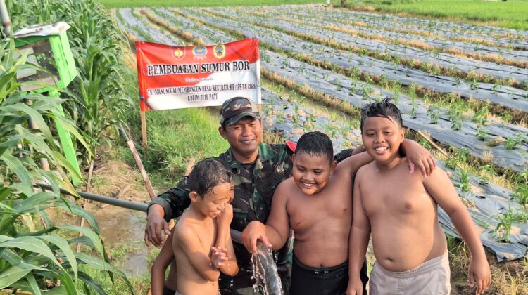 Keceriaan Anak-Anak Desa Godo Nikmati Air Sumur Bor Program TMMD