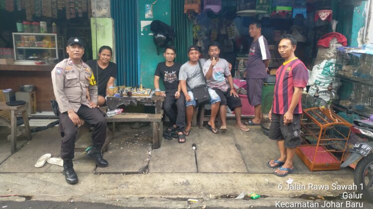 Sambang Wilayah Bhabinkamtibmas Galur Perkuat Kedekatan Polisi dan Warga