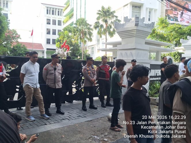 
					Mahasiswa Gelar Aksi Damai di Depan BPOM, Polsek Johar Baru Lakukan Pengamanan Humanis
