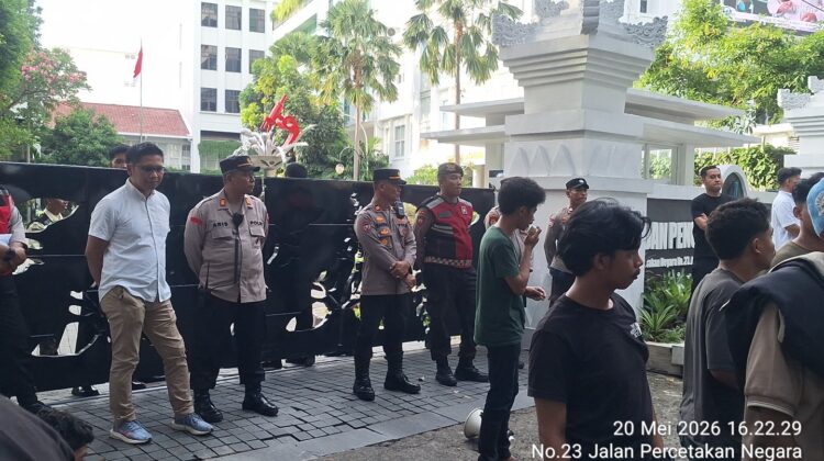 Mahasiswa Gelar Aksi Damai di Depan BPOM, Polsek Johar Baru Lakukan Pengamanan Humanis