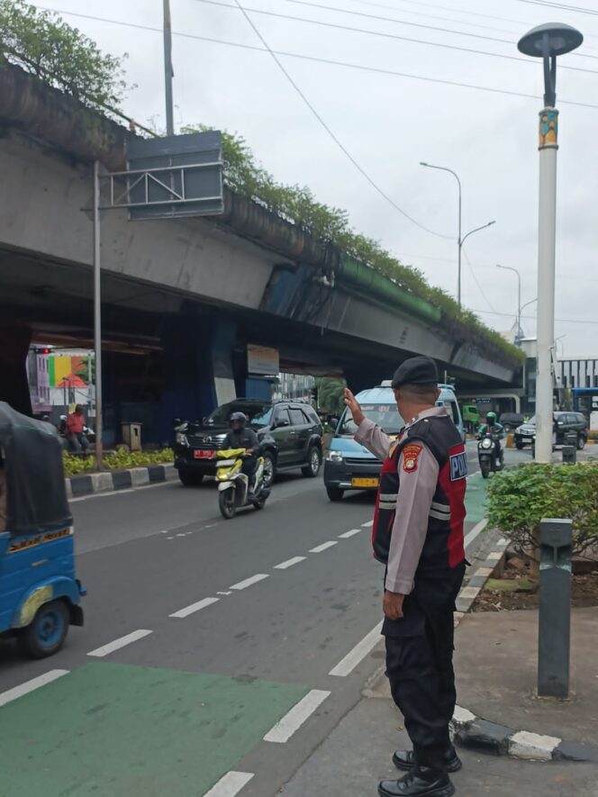 
					Polsek Senen Intensifkan Pengaturan Lalu Lintas Sore Hari, Antisipasi Kemacetan dan Gangguan Kamtibmas