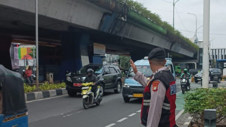 Polsek Senen Intensifkan Pengaturan Lalu Lintas Sore Hari, Antisipasi Kemacetan dan Gangguan Kamtibmas