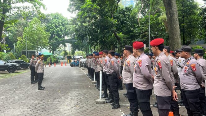 
					Kapolsek Johar Baru Pimpin Apel Pengamanan Aksi Unras Hari Kebangkitan Nasional