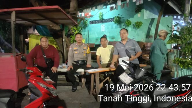 
					Polisi dan Warga Tanah Tinggi Kompak Jaga Malam, Patroli Satkamling Persempit Ruang Pelaku Kejahatan