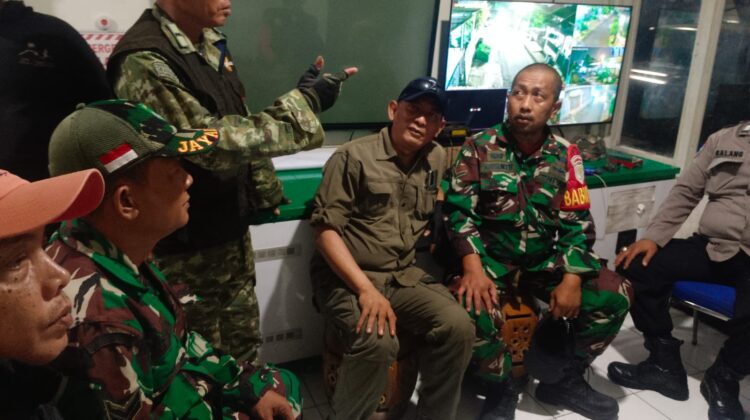 Babinsa Koramil 08/Duren Sawit Gelar Patroli Komduk, Cegah Tawuran dan Kenakalan Remaja
