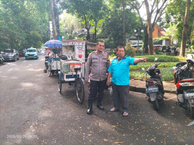 
					Patroli Dialogis di Taman Lawang, Bhabinkamtibmas Menteng Ingatkan Waspada Copet dan Jambret