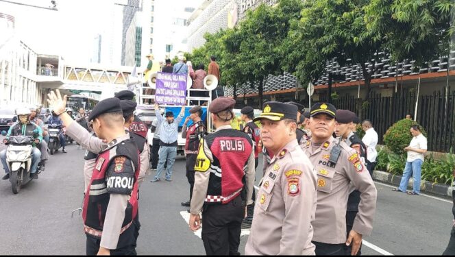 
					Polsek Metro Menteng Siaga Amankan Aksi Unras di Kantor Bawaslu RI