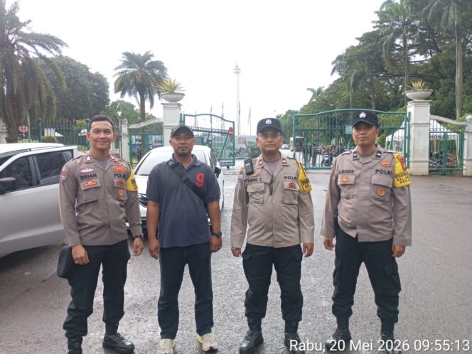 
					Bhabinkamtibmas dan Reskrim Polsek Senen Siaga Pengamanan Aksi Unjuk Rasa di Kawasan Merdeka Barat