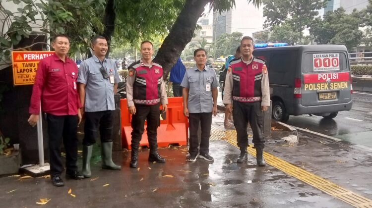 Patroli Polsek Senen Sambangi Pasar Gaplok dan Kawasan Kemensos, Warga Diimbau Waspada 3C