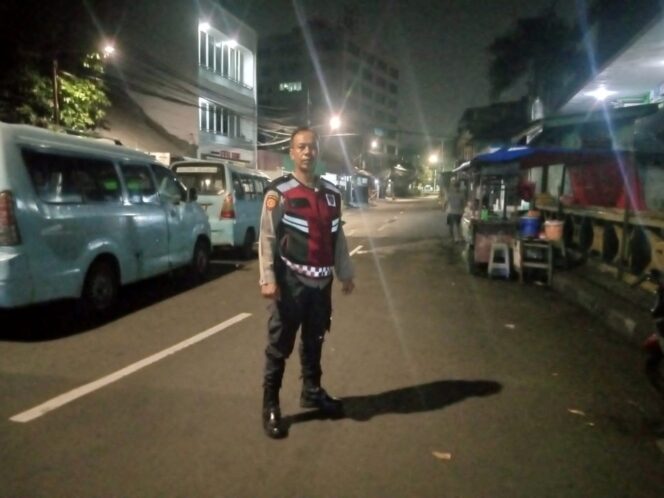 
					Polsek Senen Tingkatkan Patroli Dini Hari, Antisipasi Tawuran dan Gangguan Kamtibmas