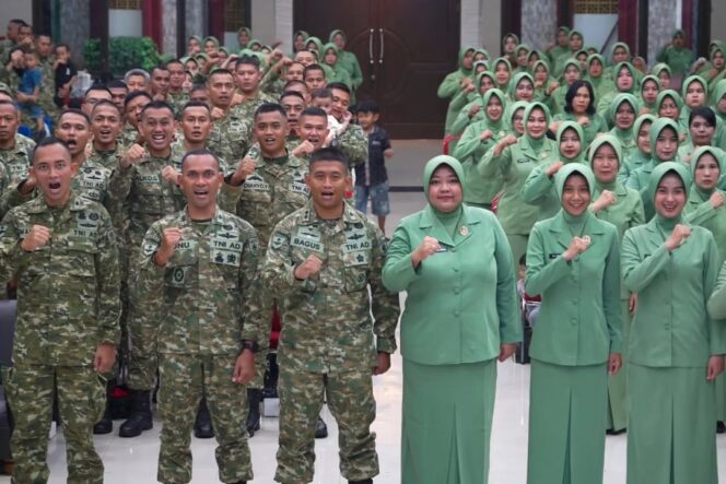 
					Jam Komandan, Dandenpal Divif 1 Kostrad Tekankan Disiplin dan Cegah Pelanggaran