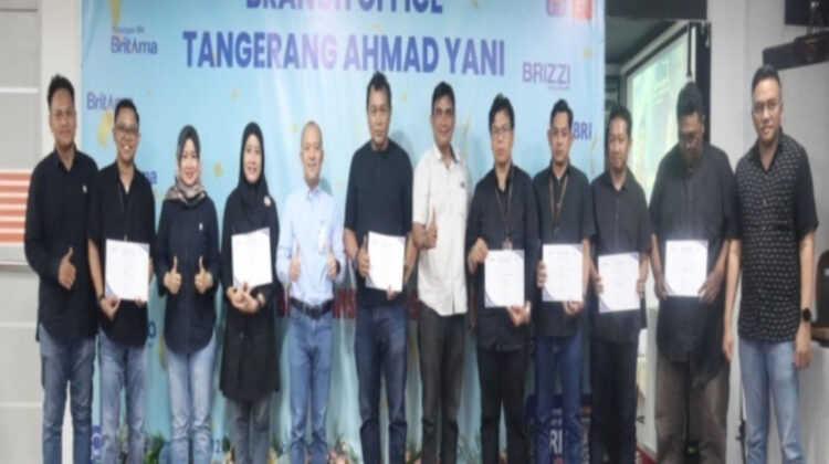BRI KC Tangerang Ahmad Yani Berikan Penghargaan kepada Pekerja Terbaik