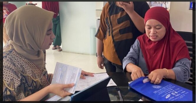 
					Komitmen Service Excellence, Universal Banker Officer BRI Kanca Tangerang Merdeka Tingkatkan Kepuasan Nasabah