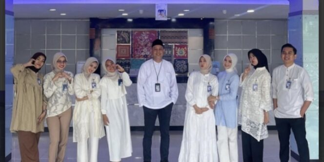 
					Semangat Jum’at Berkah, Frontliner BRI Kanca Tangerang Merdeka Layani Nasabah dengan Tulus