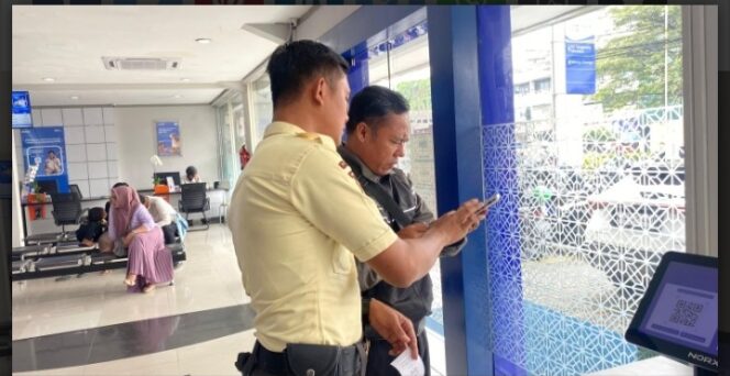 
					Dengan Senyum dan Keramahan, Satpam BRI Kanca Tangerang Merdeka Siap Membantu Nasabah Setiap Saat