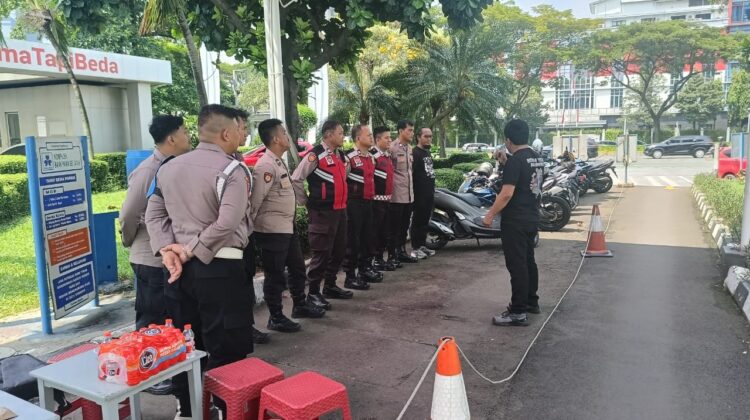Polri Humanis, Polsek Tanah Abang Amankan Aksi Unjuk Rasa di Kantor Pusat Bank Panin