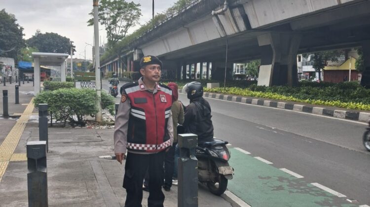 Polisi Atur Lalu Lintas Pagi di Kawasan Senen, Antisipasi Macet dan Gangguan Kamtibmas
