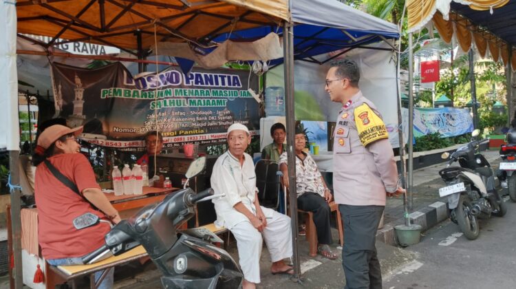 Senyum Ramah dan Humanis, Bhabinkamtibmas Kampung Rawa Perkuat Cooling System Melalui Sambang Warga