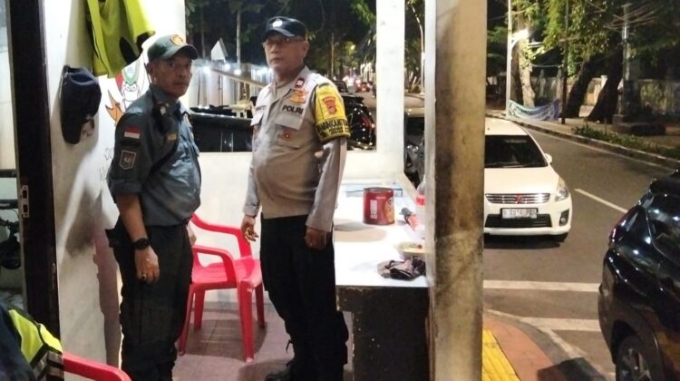 Nyala Poskamling Jaga Malam, Bhabinkamtibmas Johar Baru Ajak Warga Perketat Pengawasan Lingkungan