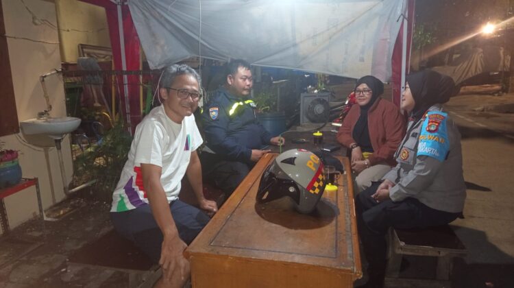 Kanit Binmas dan Bhabinkamtibmas Monitoring Pos Kamling RW 09 Petamburan