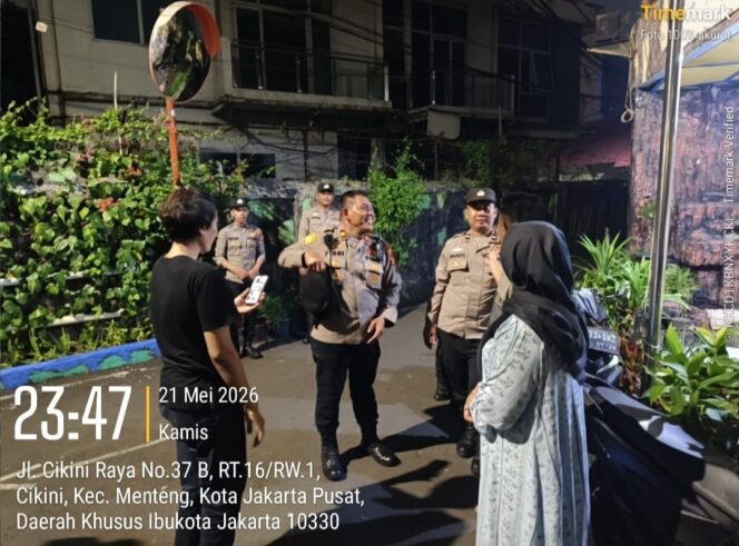 
					Patroli Jalan Kaki di Kalipasir Cikini, Polsek Metro Menteng Perkuat Pengamanan Dinihari